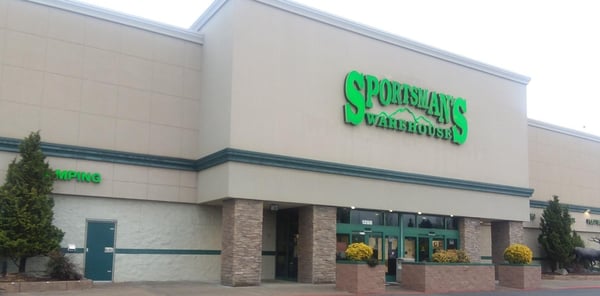 The front entrance of Sportsman's Warehouse in Salem