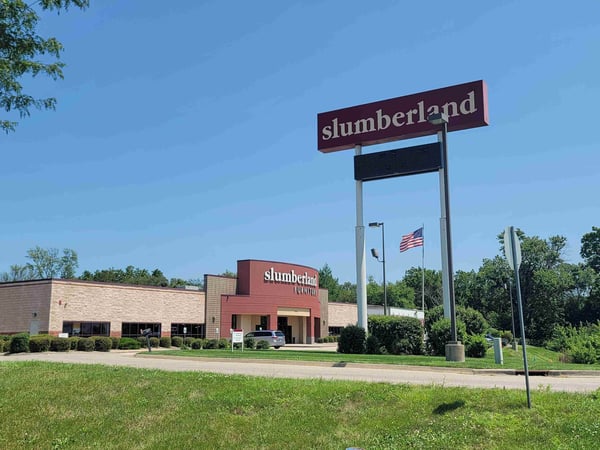 Des Moines Slumberland Furniture store sign