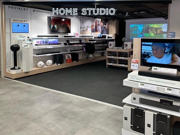 vidéoprojecteur Epson et enceintes Focal et Devialet de Boulanger Paris Passy