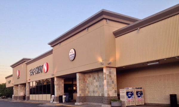 Safeway Store Front Picture at 2109 SW 336th St in Federal Way WA