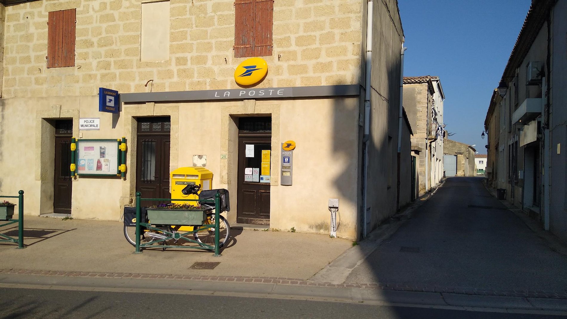 la poste saint just en chaussée