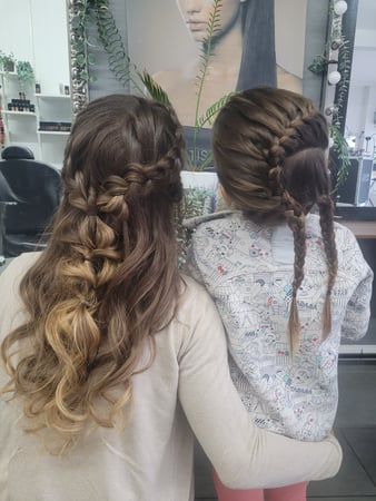 Coiffure (maman-fille)