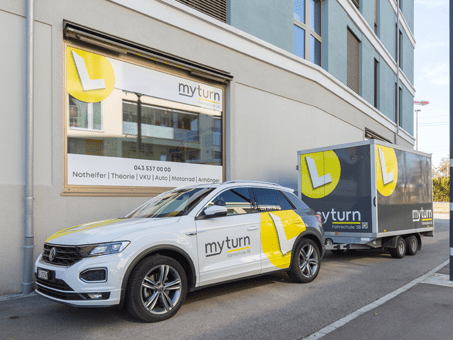 VW T-Roc Automat mit unserem Anhänger