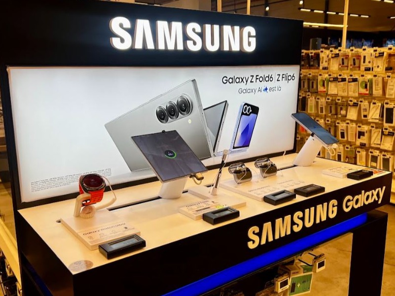 Présentoir Samsung Galaxy Z - Boulanger Pontault-Combault