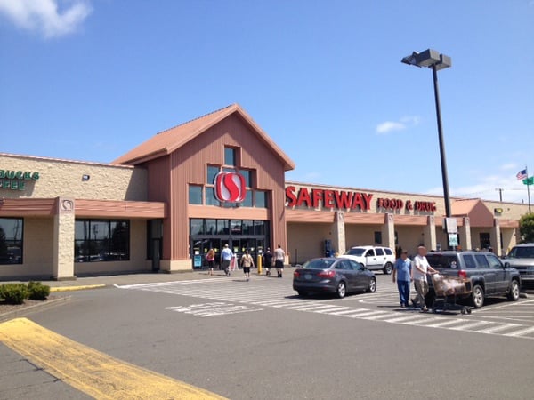Safeway Store Front Picture at 221 W Heron St in Aberdeen WA