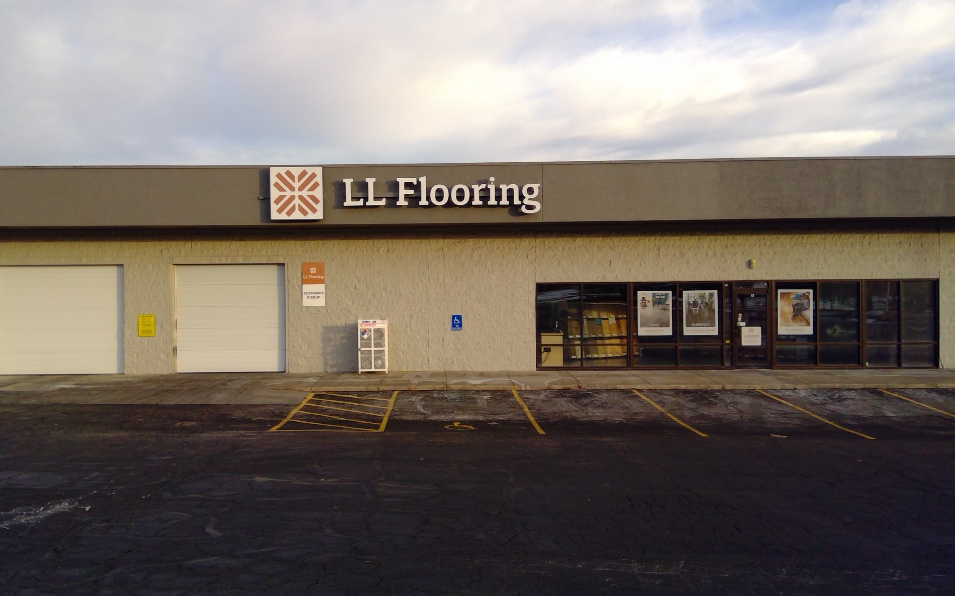 LL Flooring #1185 Lincoln | 6401 Q Street | Storefront