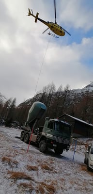 bétonnage à  l'hélicoptère