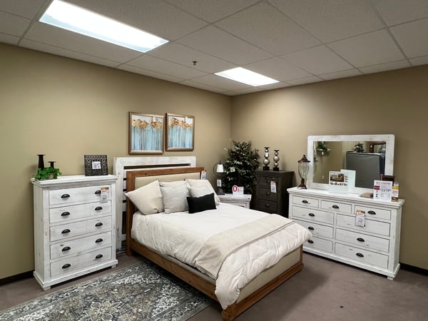 Slumberland Store in  Stevens Point,  WI - Bedroom vignette