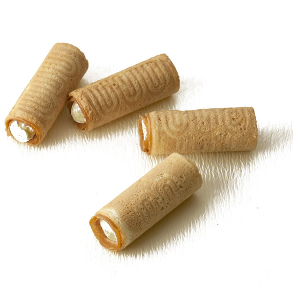 ヨーロッパのチロル地方の伝統菓子をモデルに開発した「チロリアン」