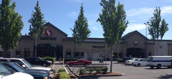 Safeway Store Front Photo at 4320 SE King Rd in Milwaukie OR