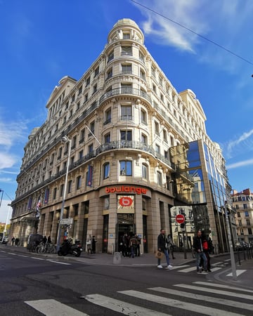 Façade entrée principale magasin Boulanger Lyon - Les Cordeliers