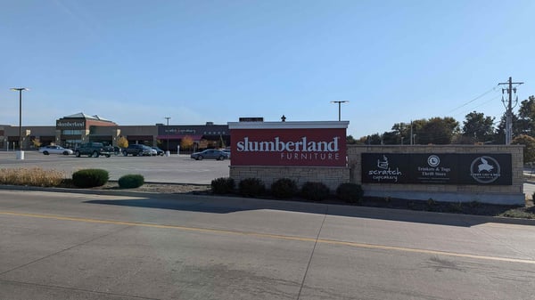 Cedar Falls Slumberland Furniture entrance