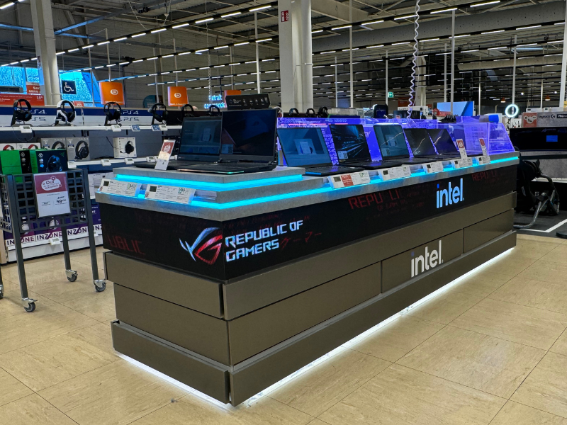 Table des ordinateurs portables gaming au magasin Boulanger Avignon - Le Pontet.