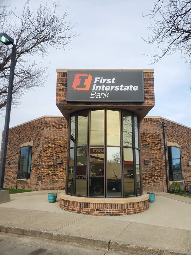 Exterior image of First Interstate Bank in Mobridge, SD.