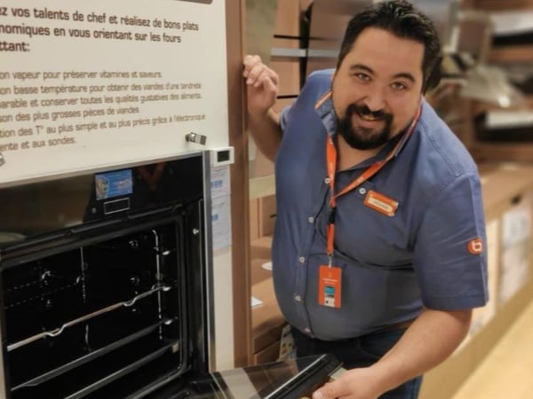 Sylvain, conseiller de vente confort