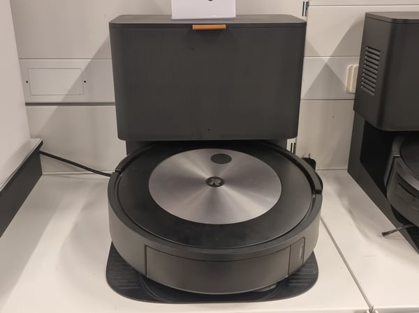 Aspirateur robot IROBOT Roomba J7+ J755840  Boulanger Vélizy 2