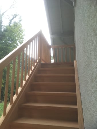 Escalier extérieur et balcon