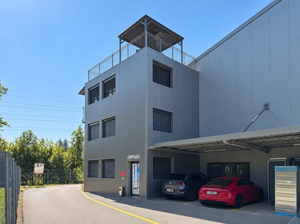 Luftech Schweiz AG: Unser Kundenempfang in Bassersdorf an der Grindelstrasse 24 (Foto 2026)
