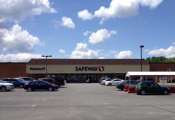 Safeway Store Front Picture at 437 S King St in Leesburg VA