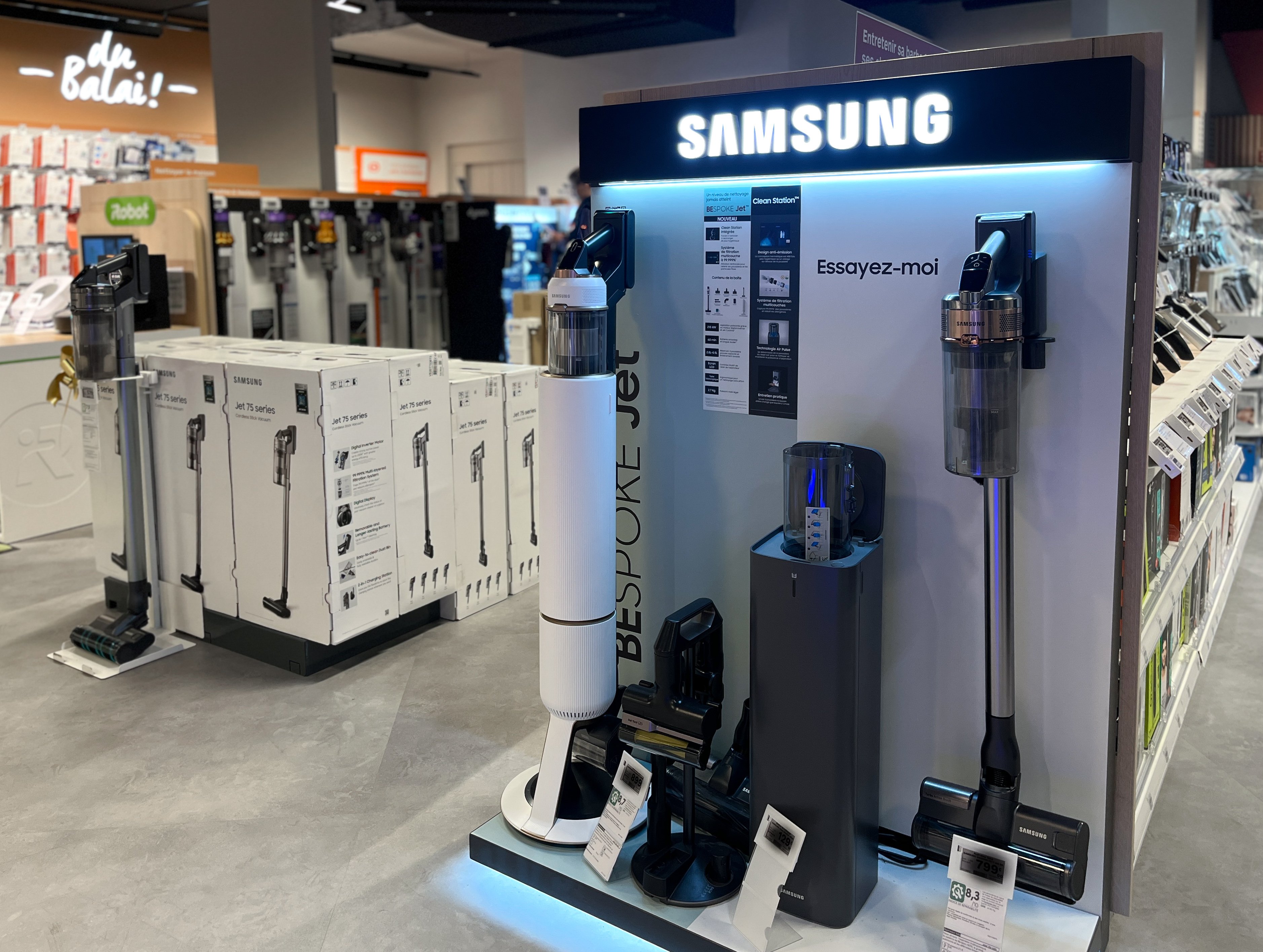 Rayon des aspirateurs balai Samsung Jet du magasin Boulanger Aix-en-Provence proche de Puyricard, Venelles, Pertuis, Eguilles et Salon de Provence