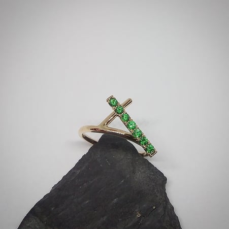 Bague or jaune grenats verte