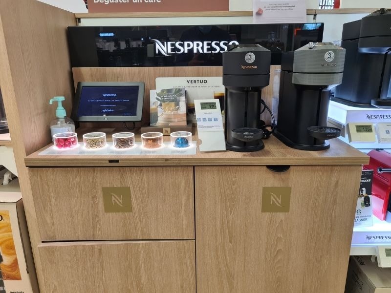Retrouvez au magasin Boulange Avignon Le Pontet, la cafetière Nespresso magimix vertu next, en coloris gris et noir. Compatible avec les capsules de café vertu nespresso.