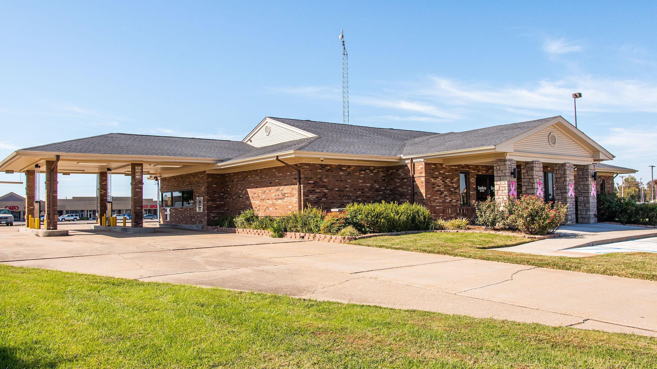 Hometown Bank in Sikeston, MO Invested in You Southern Bank