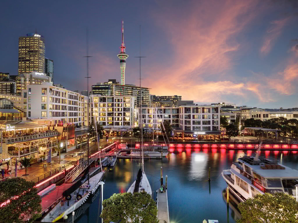 Hotels in Auckland Book on