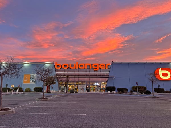 Magasin Boulanger Toulon La Garde vu de loin avec coucher de soleil