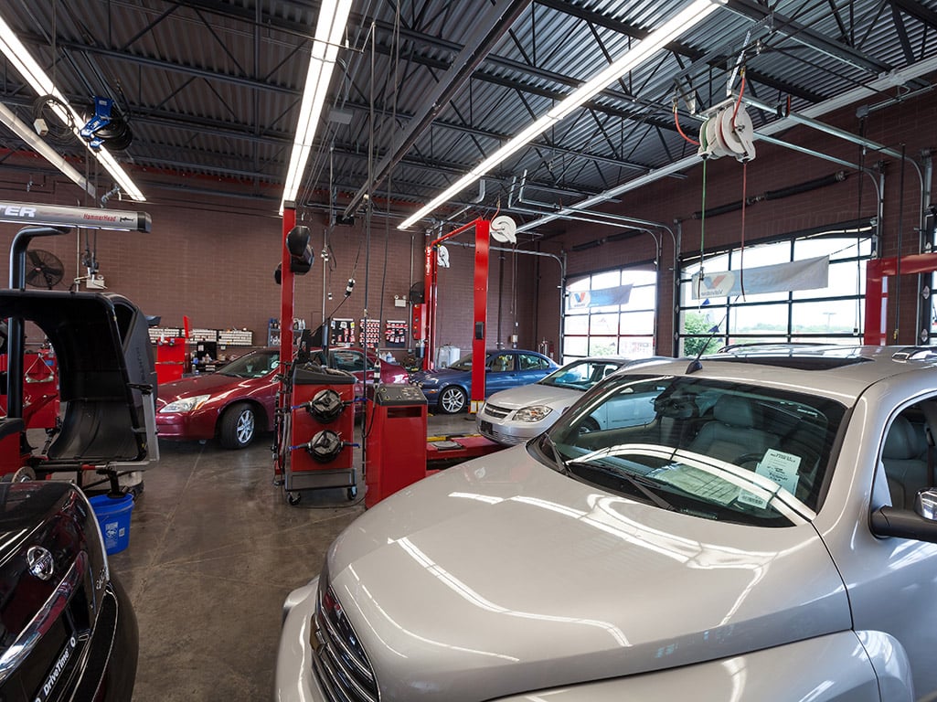Tire Discounters Beechmont III tires, alignment, brakes, autoglass in