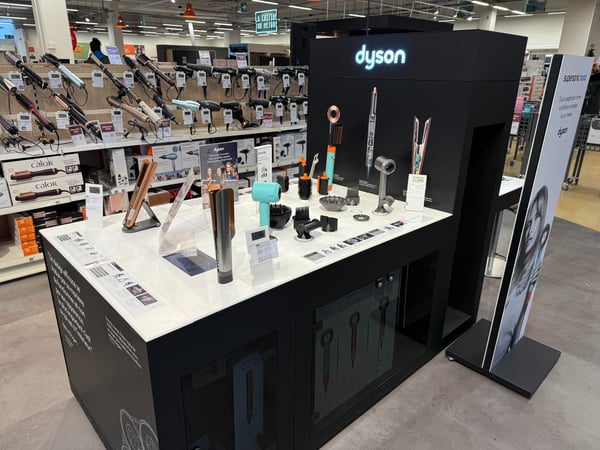 Espace Dyson ( sèche-cheveux , brosse ) chez Boulanger Villeneuve d'Ascq (V2)