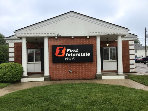 Exterior image of First Interstate Bank in Shenandoah, IA.