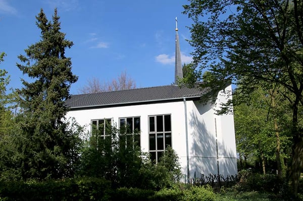 Gottesdienste: jeden 1. Sonntag im Monat um 10.00 Uhr, parallel Kindergottesdienst