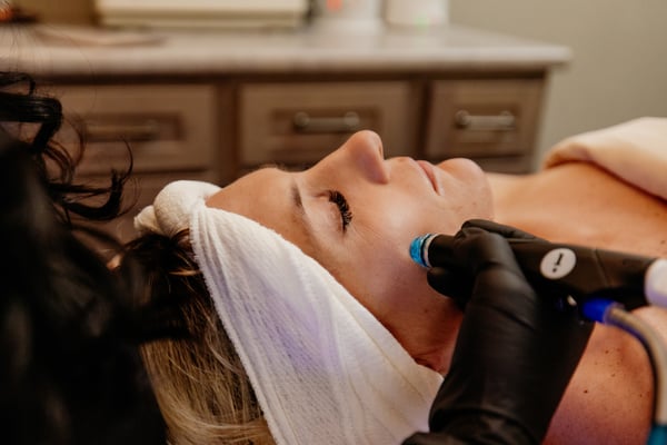 woman getting hydrafacial