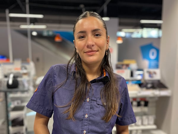 Sara, vendeuse multimédia au magasin  Boulanger Aix en Provence