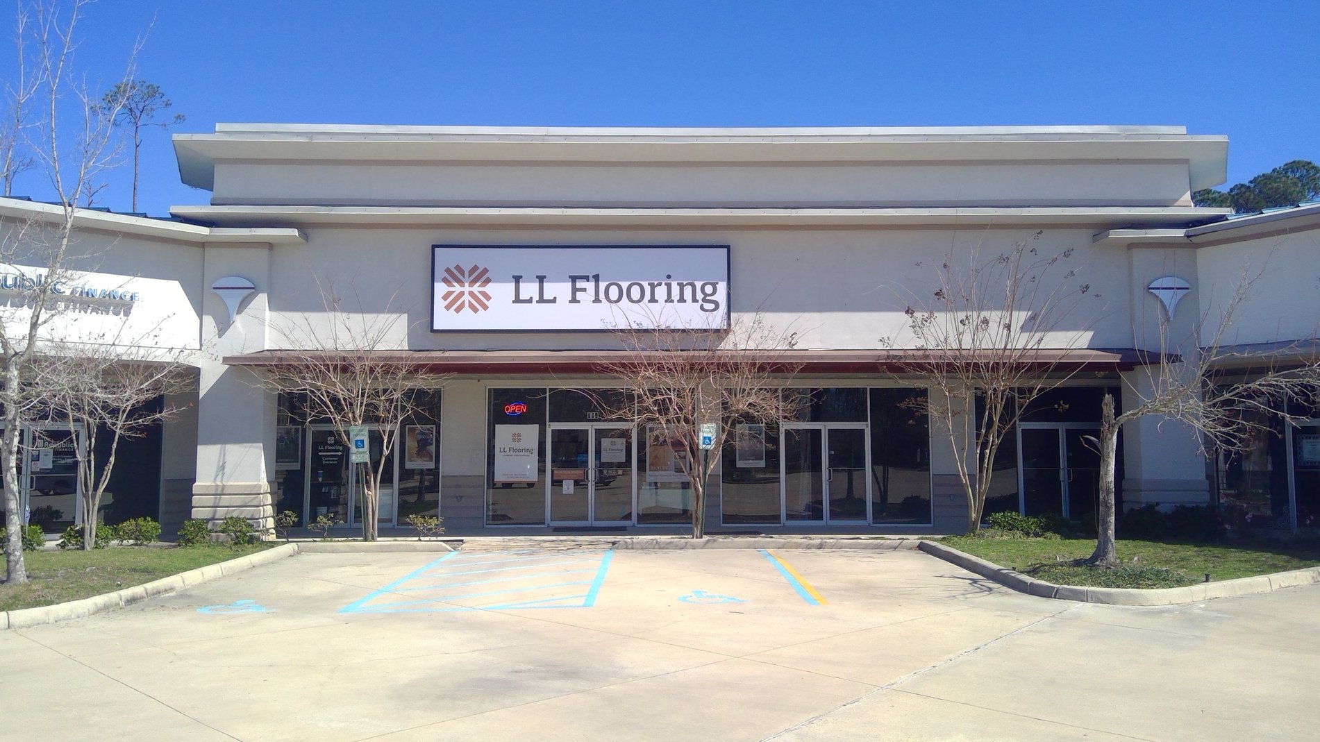 LL Flooring #1275 Slidell | 2170 Gause Blvd West | Storefront