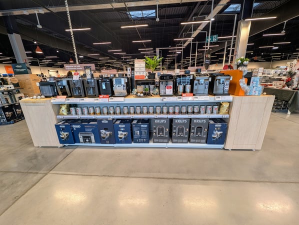 Le rayon des expresso broyeur de votre magasin Boulanger Persan Chambly avec les marques phares comme Delonghi et Krups !