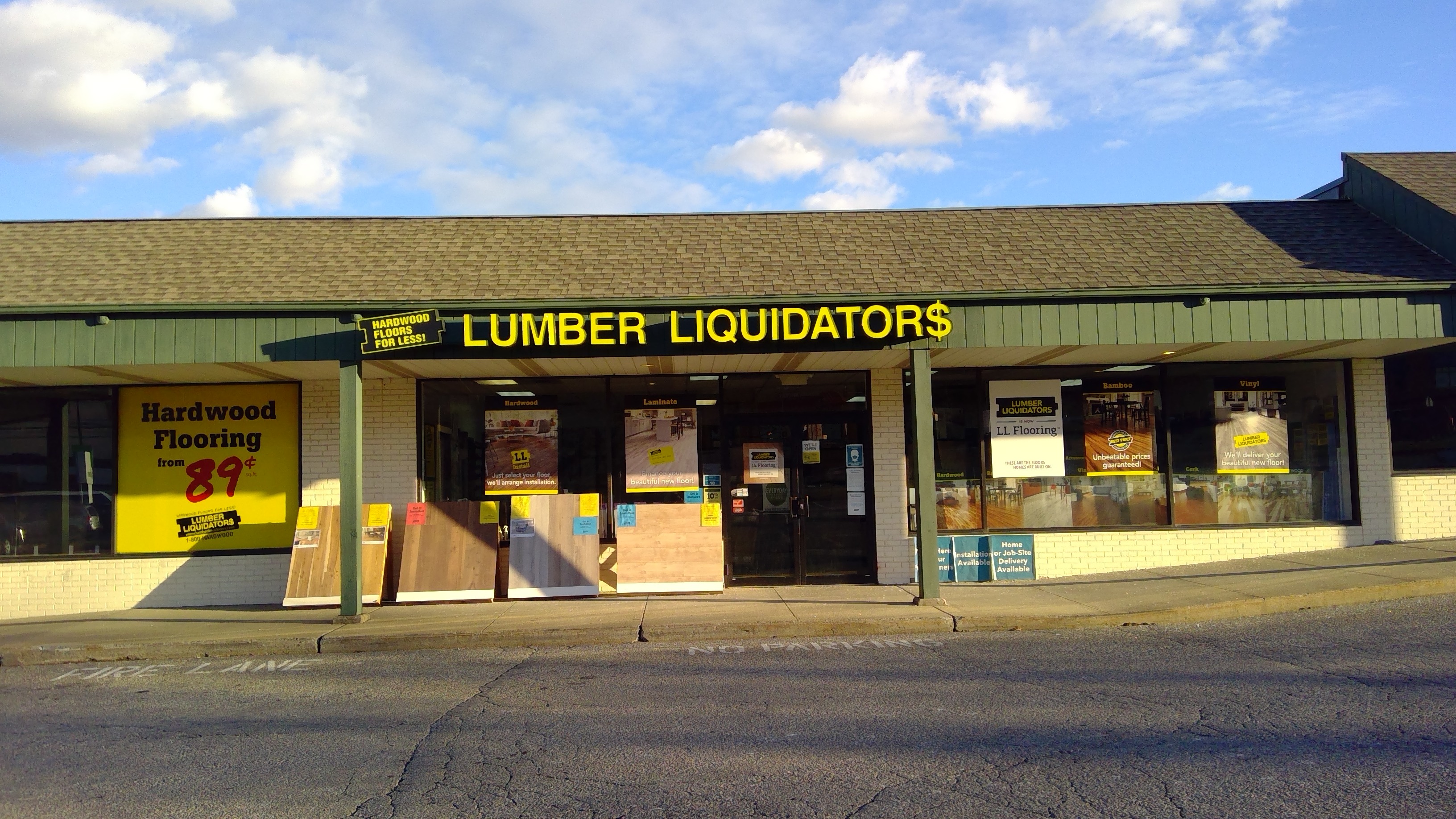 LL Flooring (Lumber Liquidators) #1263 - Danbury | 71 Newtown Road