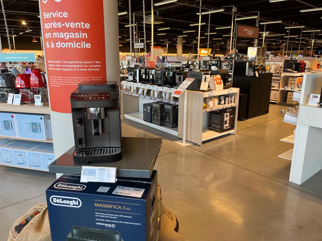 Tête de Gondole DeLonghi du magasin Boulanger St Etienne Centre Commercial Steel