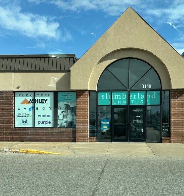 Exterior of Slumberland Furniture Burlington, Iowa – showcasing top furniture brands like Flexsteel, La-Z-Boy, Ashley, Tempur-Pedic, Nectar, and Purple. Visit our locally owned showroom at 3150 Agency Street for quality home furnishings, mattresses, and unbeatable service
