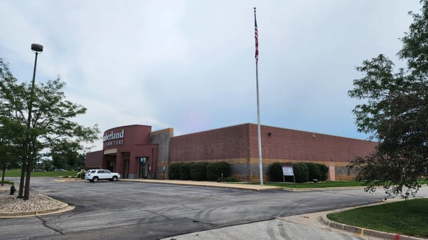 Cedar Rapids Slumberland Furniture parking lot