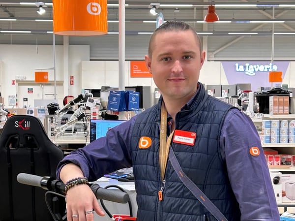 Pierre-Adrien, vendeur polyvalent magasin boulanger douai