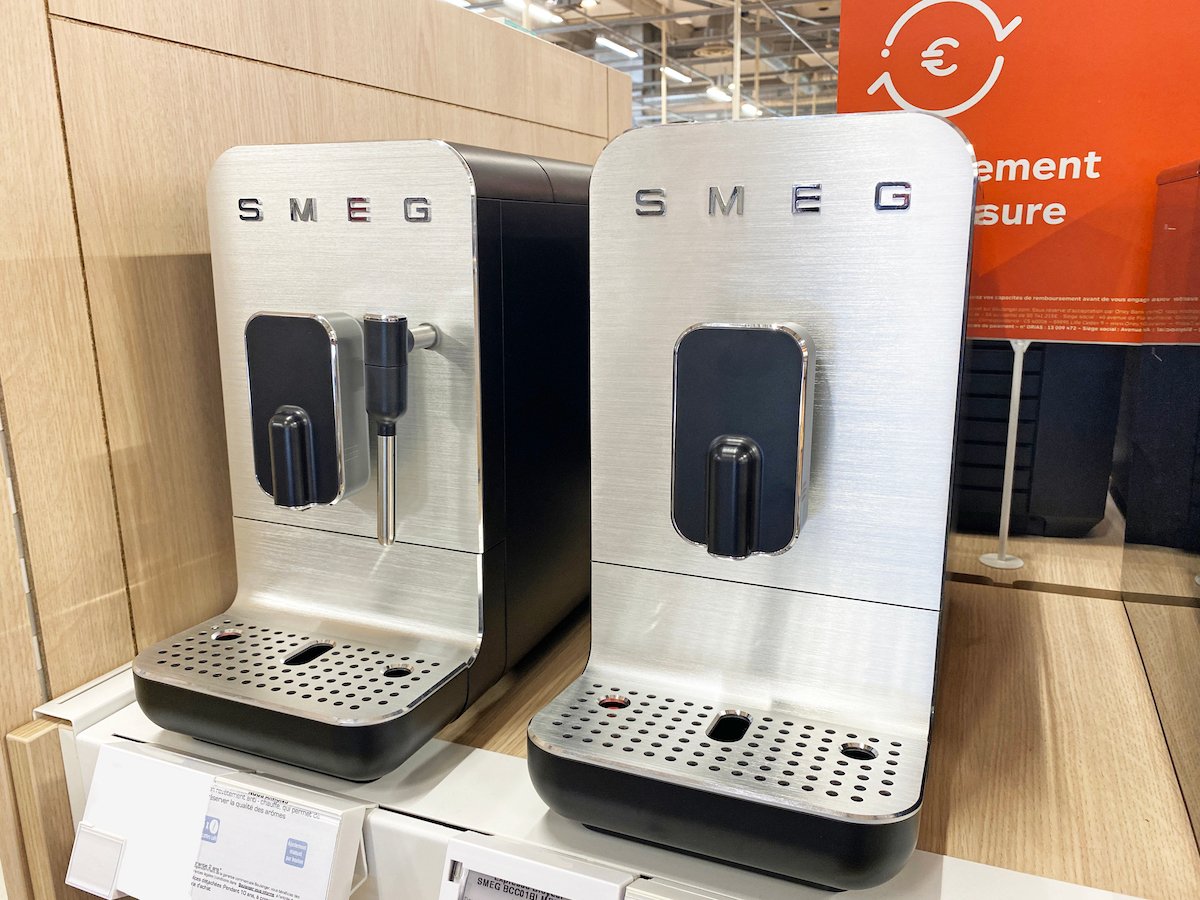 Machine à café à grains Smeg BCC02BLMEU noir et machine à café à grains Smeg BCC01BLMEU Noir - magasin Boulanger Aubagne