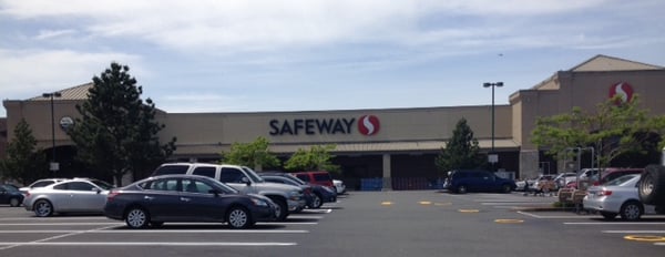 Safeway Store Front Picture at 13308 Meridian in Puyallup WA