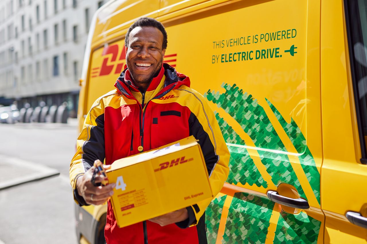DHL Express Courier Service At Post And Packing Peterborough DHL Express Courier Service At Post And Packing Peterborough