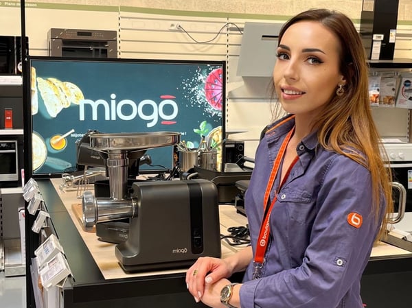 lolita conseillère de vente boulanger chateauroux