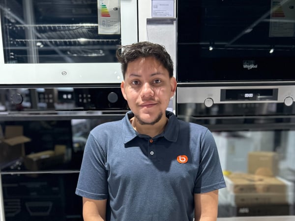 Andres vendeur en formation au magasin Boulanger La Rochefoucauld