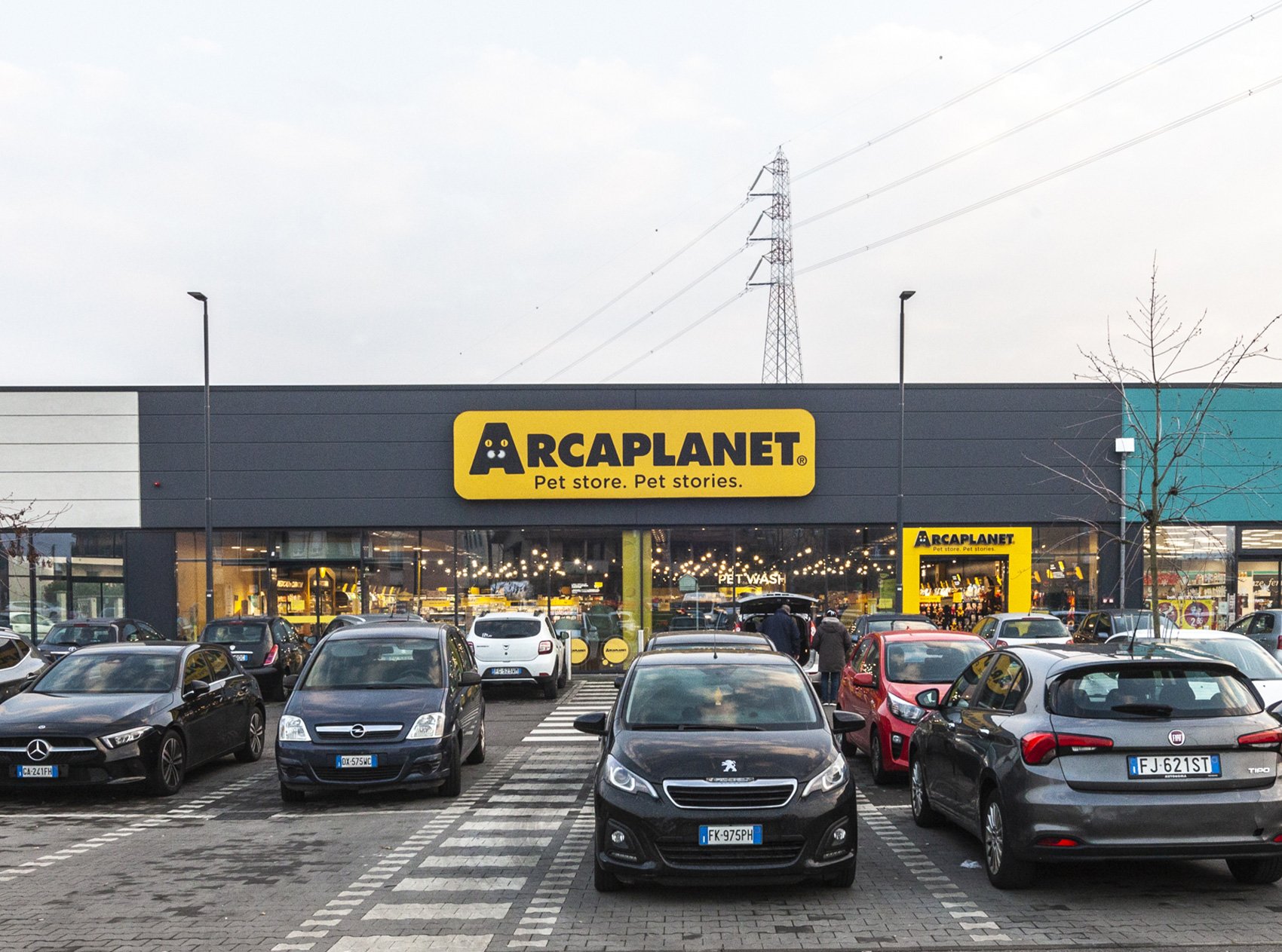 Arcaplanet Muggiò Via Fratelli Bandiera angolo Via Foscolo, Lombardia