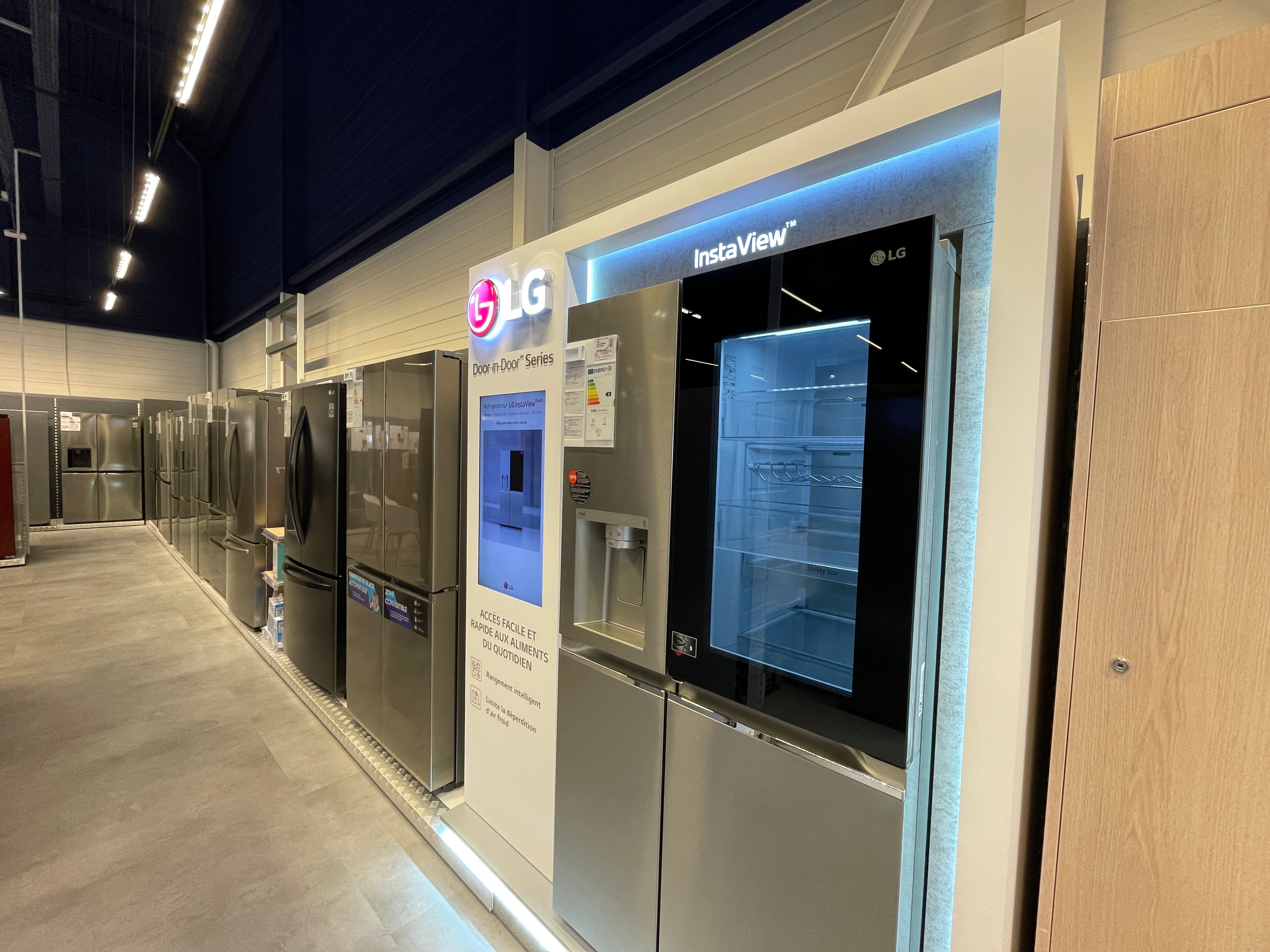 le Réfrigérateur multiportes LG dernière génération en démonstration dans votre magasin Boulanger Lens