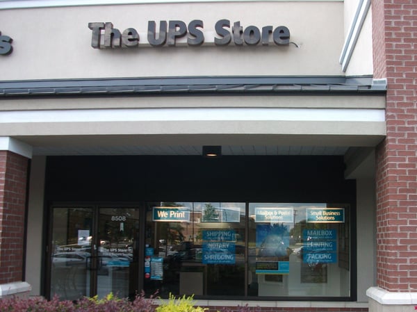 Fachada de The UPS Store Quail Corners